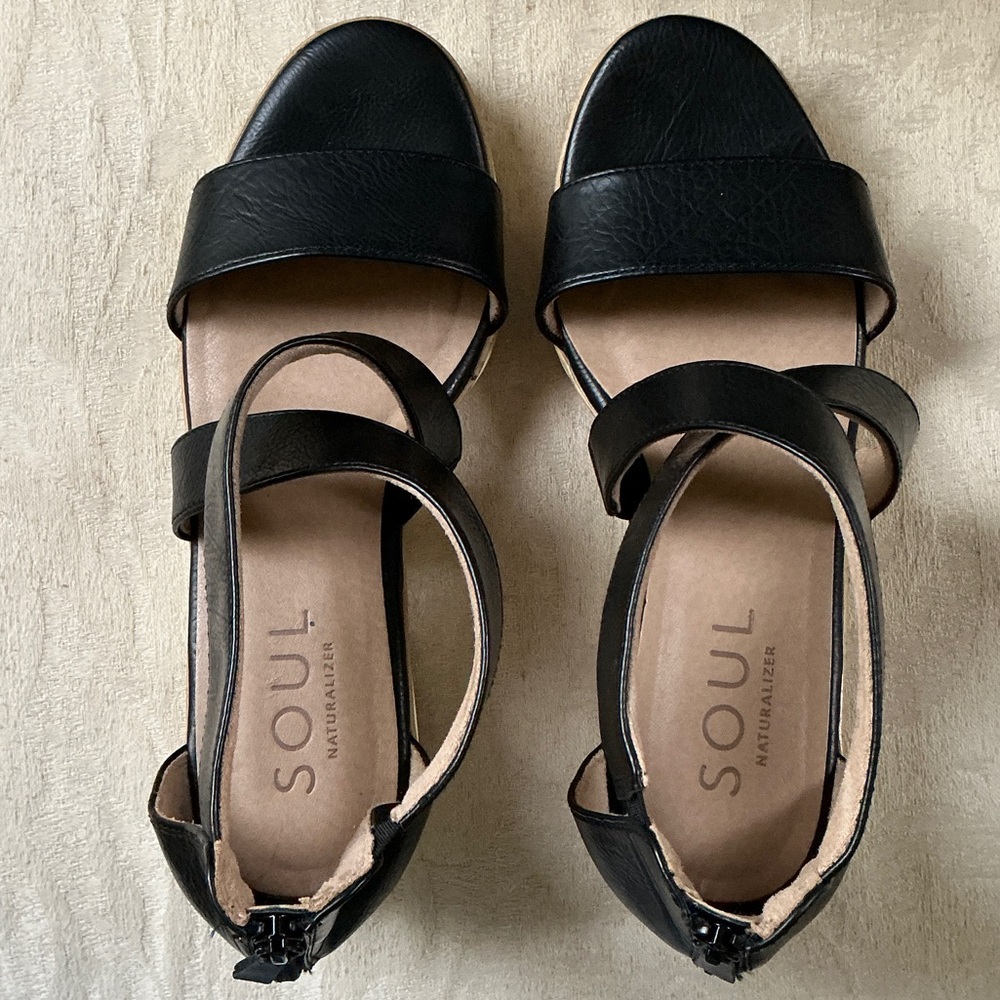 Soul Naturalizer 
GOODTIMES ANKLE STRAP WEDGE SANDAL

SIZE 9.5‎